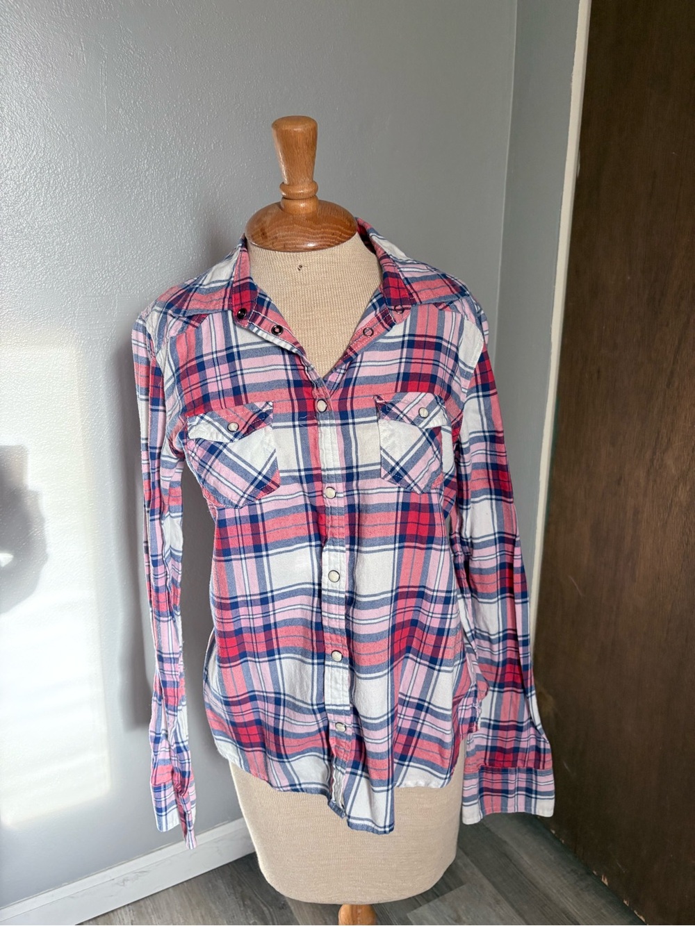 American Eagle Outfitters Pink, Blue & White Plaid Button-Down Shirt
